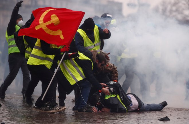 Zahteve rumenih jopičev so ideološko raznovrstne. Foto: Reuters