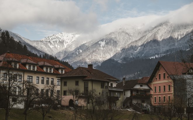 Na učni poti so strokovnjaki z geološkega zavoda nanizali deset točk, na katerih spoznavamo geotermalno energijo na površju ter postopoma do globine 20, 100 in 2000 metrov. FOTO: Sašo Tušar