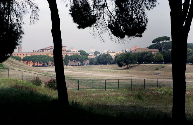 Circus Maximus v Rimu, kjer Salvini napoveduje veliko majsko zborovanje suverenistov. FOTO: Reuters