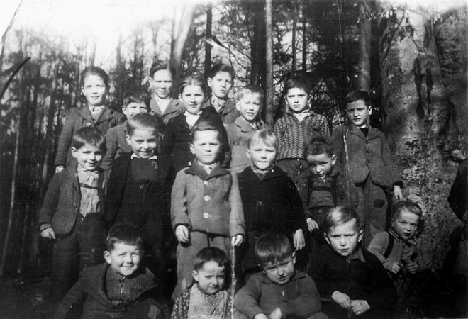 Slovenski dečki v izgnanskem taborišlu Rottmannshohe. Foto Arhiv Društva Slovenskih Izgnancev 1941-1945.