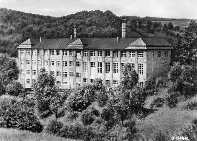 V zapuščeni tovarni v Rudolstadtu je bilo taborišče za slovenske izgnance iz Bučke, Rake in drugih krajev Dolenjske. Foto Arhiv Društva Slovenskih Izgnancev 1941-1945.