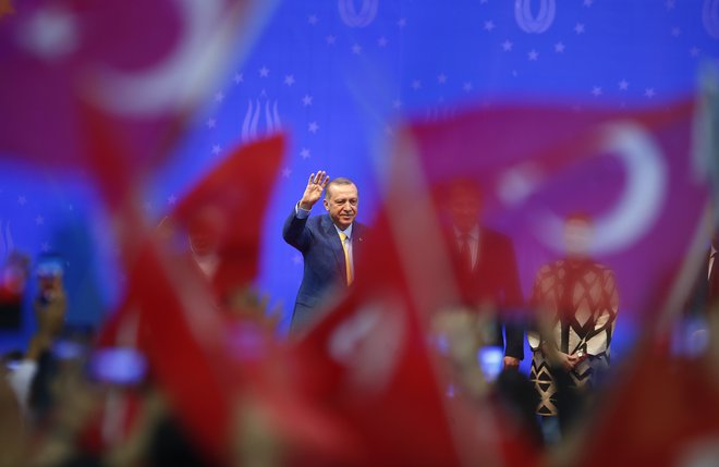 Po oceni analitikov je prihod Erdoğana v Sarajevo pozitiven, glede na gospodarsko moč Turčije in njen pomen za regijo. FOTO: Dado Ruvič/Reuters