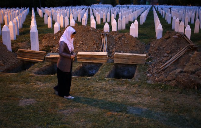 Da se je v Srebrenici zgodil genocid, so potrdile številne sodbe mednarodnih in regionalnih sodišč, tudi sodba Meddržavnega sodišča v Haagu. FOTO: Tomi Lombar/Delo