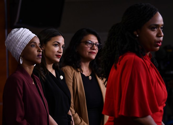 Demokratske kongresnice Ayanna Pressley, Ilhan Abdullahi Omar, Rashida Tlaib in Alexandria Ocasio-Cortez. FOTO: Brendan Smialowski/AFP