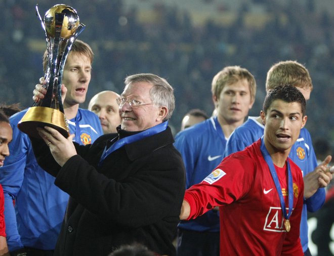 Sir Alex Ferguson (levo, desno njegov adut v letih 2003-09 Cristiano Ronaldo) je vodil Manchester United med letoma 1986 in 2013, s 13 lovorikami je postal absolutni kralj dosedanjega obdobja premier league. FOTO: Reuters
