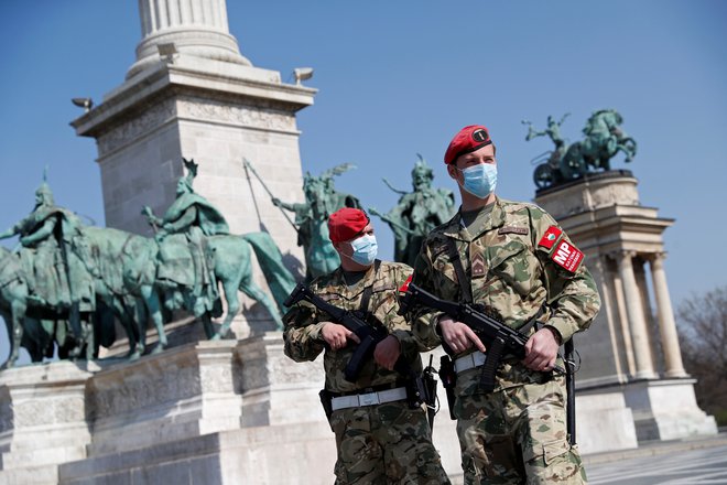 Vladanje z vladnimi dekreti brez jasne časovne omejitve je huda kršitev pogodb EU in Listine EU o temeljnih pravicah ter Evropske konvencije o človekovih pravicah. FOTO: Reuters