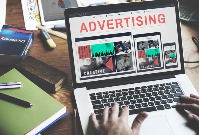 Sožitno oglaševanje je način, kako se komercialne vsebine nevsiljivo zlijejo z novinarsko vsebino. FOTO: Shutterstock