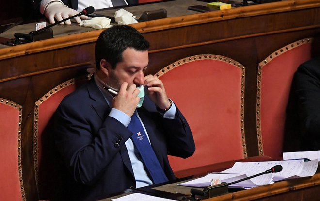 Voditelj Lige Matteo Salvini izgublja popularnost. Grožnja pa ne prihaja od številnih nasprotnikov, temveč iz lastnih vrst. Foto Reuters