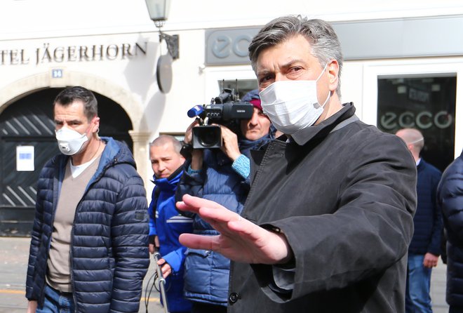 Protestniki so izžvižgali Plenkovića, ker ni pojasnil, zakaj niso sprejeli zakona o popotresni obnovi Zagreba pred razspustitvijo sabora. Foto: Reuters