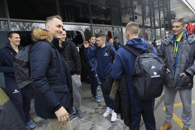 Slovenski reprezentanti na včerajšnjem zboru: z leve Urban Durnik, Jakob Čebašek, Jan Kosi, Matic Rebec, Blaž Mesiček in Miha Škedelj. FOTO: Roman Šipić