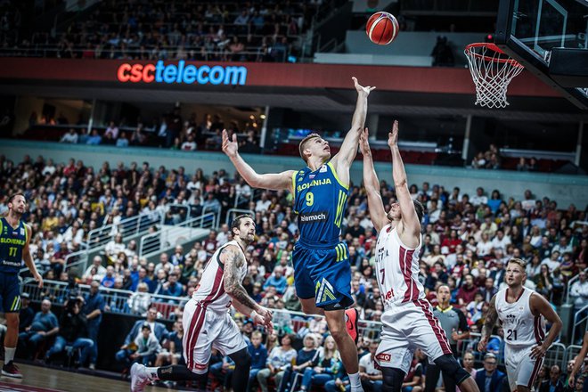 Blaž Mesiček se je v Rigi pogumno spopadel z Latvijci, kako v Stožicah? FOTO: FIBA