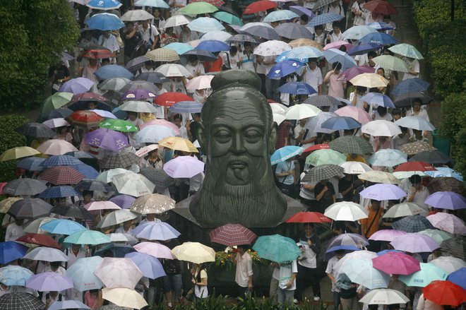 Če bi Kitajska res živela po načelih Konfucija, ne bi bila dežela brez srca in duše, kar vedno bolj postaja, ugotavlja avtor knjige. Foto Reuters