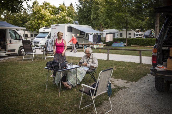 Kampiranje velja za eno bolj varnih oblik počitnikovanja, saj je v naravi, imetniki tovrstnih kapacitet si lahko zagotovijo tudi lastne sanitarije, poudarja Klemen Hren, urednik portala Avtokampi.si. FOTO: Voranc Vogel