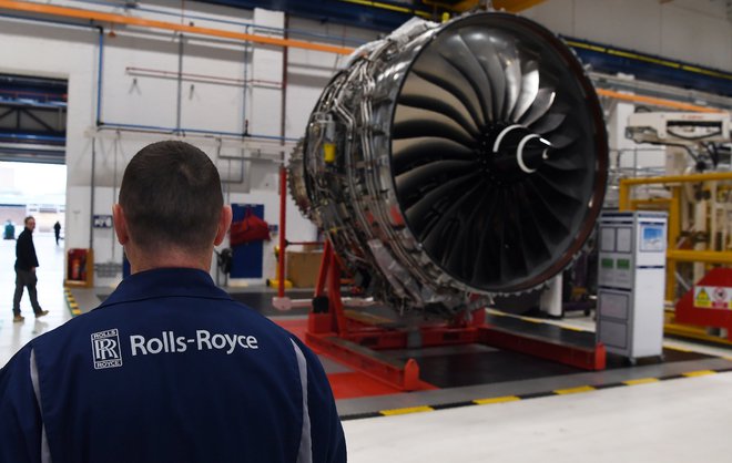 Odpuščanja bodo verjetno prizadela tudi zaposlene v Rolls-Royceovi tovarni letalskih motorjev v Derbyju v Veliki Britaniji, ki je na posnetku. FOTO: Pool New/Reuters