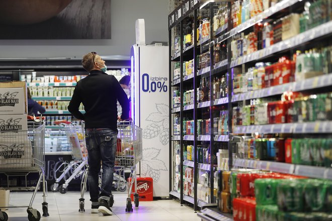 Če bo vlada tudi tokrat predvsem strogo varčevala, lahko vpliva na dodatni padec gospodarske aktivnosti in povečanje brezposelnosti.<br />
FOTO: Leon Vidic