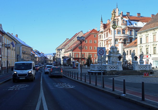 Maribor, mesto, ki išče pametne rešitve za prebivalstvo, ponuja izobraževalni program Menedžment pametnih mest. FOTO Tadej Regent/Delo