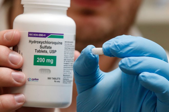 Hidroksiklorokin je za zdaj dokazano koristen samo proti malariji, revmatskemu artritisu in lupusu. Donald Trump ga razglaša tudi za uspešnega proti koronavirusu, a to bo šele predmet obširne raziskave. FOTO: George Frey/AFP