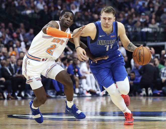 Luka Dončić je v zadnjih osmih minutah in pol dosegel 10 točk. FOTO: Kevin Jairaj/Reuters