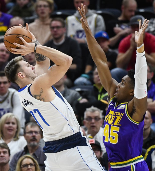 Luka Dončić je dosegel 24 točk z metom iz igre 7:4 in zadetimi sedmimi prostimi meti, a je tudi izgubil pet žog. FOTO: Alex Goodlett/Ap