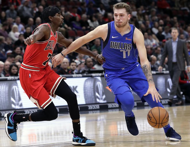 Luka Dončić je imel tokrat veliko dela z obrambo Chicaga. FOTO: AP