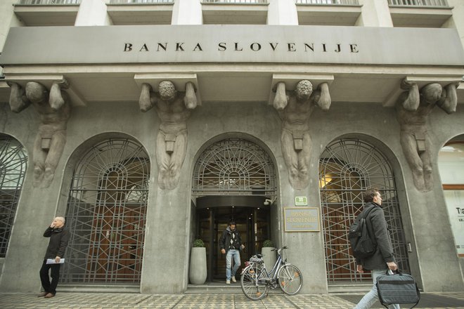 Banka Slovenije je stroga pravila za pridobitev posojil prilagodila krizni realnosti. FOTO: Leon Vidic/Delo