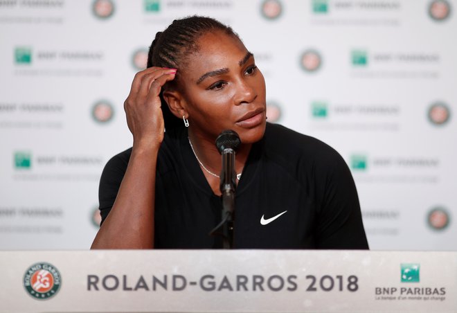 Serena Williams ni mogla skriti razočaranja, ko je na novinarski konferenci obelodanila, da zaradi poškodbe ne bo igrala dvoboja osmine finala. FOTO Reuters