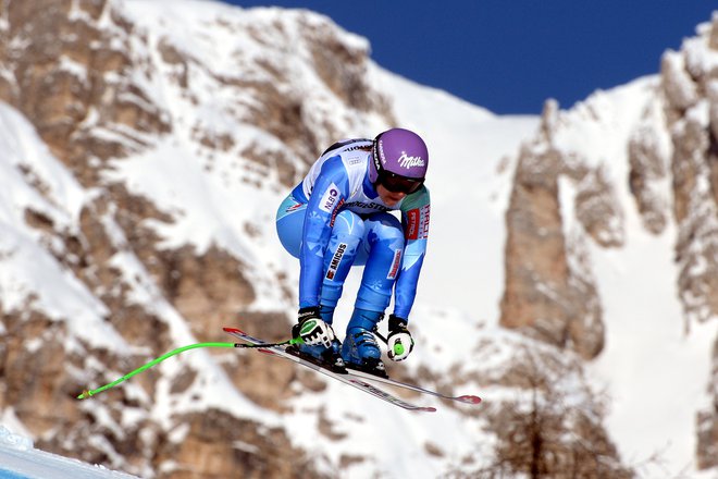 Italijansko smučarsko središče Cortina d&#39;Ampezzo je bilo tudi prizorišče svetovnega pokala, kjer je z nasmehom tekmovala slovenska alpska smučarka Tina Maze. Z zmago na januarskem smuku leta 2014 je napovedala olimpijsko zlato v Sočiju. FOTO: AFP