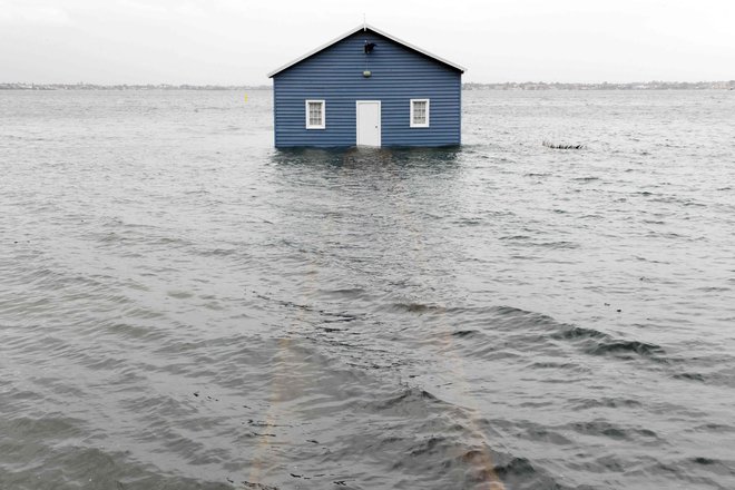 Poplavljen objekt v Crawleyju, predmestju Pertha. FOTO: Trevor Collens/AFP