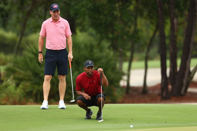 Tiger Woods in nekdanji zvezdnik ameriškega nogometa Peyton Manning sta v dobrodelnem dvoboju izzvala Phila Mickelsona in še aktivnega &raquo;nogometnega&laquo; zvezdnika Toma Bradyja. FOTO: USA TODAY Sports