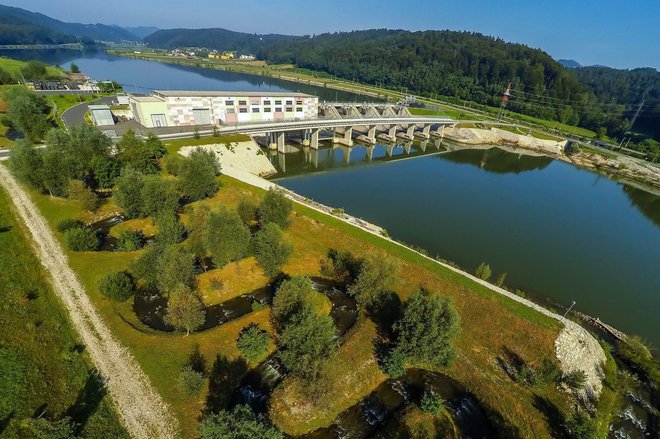 HESS se je prostoru na območju HE Arto-Blanca prilagodil tudi z ribjimi stezami; na območju Mokric bo treba upoštevati drstišča platnice. FOTO: arhiv HESS