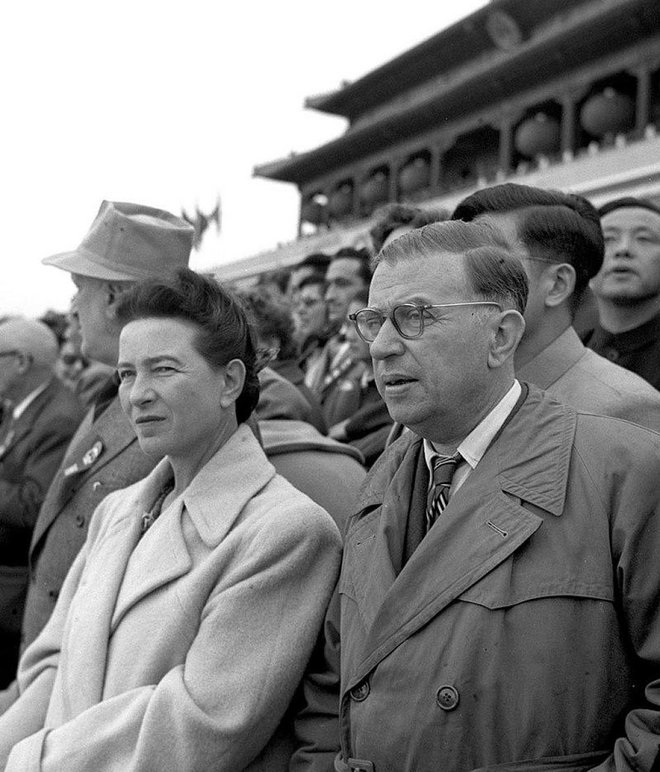 Simone de Beauvoir in Jean-Paul Sartre v Pekingu leta 1955<br />
Foto Wikipedija