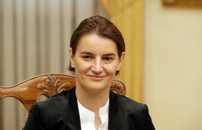 Srbska predsednica vlade Ana Brnabić je po včerajšnji objavi odločitve Podgorice sodržavljane pozvala, naj ne dopustujejo v Črni gori. FOTO: Jože Suhadolnik/Delo