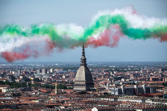 Če bi se pri delitvi denarja iz sklada za okrevanje upošteval le letošnji gospodarski padec, bodo po analizi ZEW iz Mannheima, po deležu BDP največ dobile Grčija, Španija, Italija, Hrvaška in Francija.&nbsp;Foto: Marco Bertorello/Afp