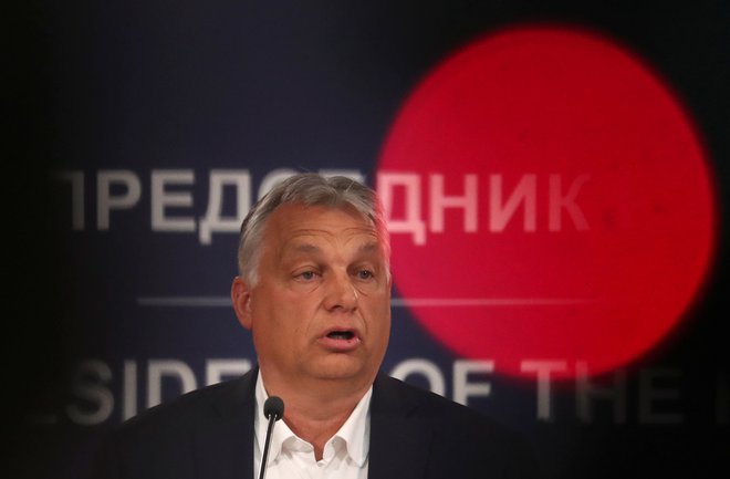 V Budimpešti napovedujejo, da bodo kmalu odpravili zakon, ki je dal popolno oblast v roke madžarskemu premieru Viktorju Orbánu. Foto: Reuters