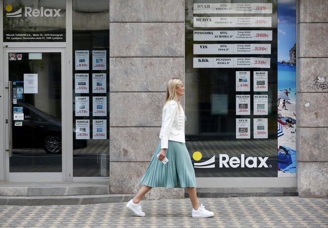 Predstavniki turističnih združenj predlagajo, da bi bone lahko porabili tudi v turističnih agencijah. Foto Matej Družnik