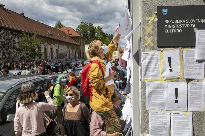 Protest kulturnikov pred ministrstvom za kulturo. FOTO: Voranc Vogel/Delo