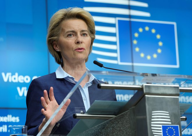 Na mizi komisarskega kolegija evropske komisije, ki jo vodi Ursula von der Leyen, bodo danes vrtoglavo visoki zneski, ključni za pokrizno okrevanje in razvoj stare celine. FOTO: AFP