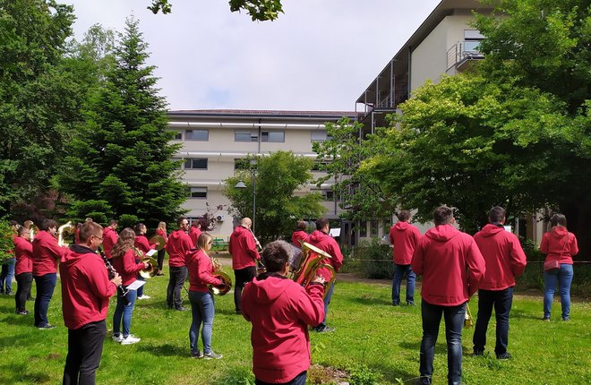 Nastop Pihalnega orkestra Ivan Kaučič iz Ljutomera za someščane.&nbsp;FOTO: osebni arhiv