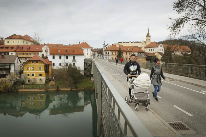 V Novem mestu natančno vedo, kam bo šla letošnja, 1,2 milijona višja povprečnina. Foto Leon Vidic/delo