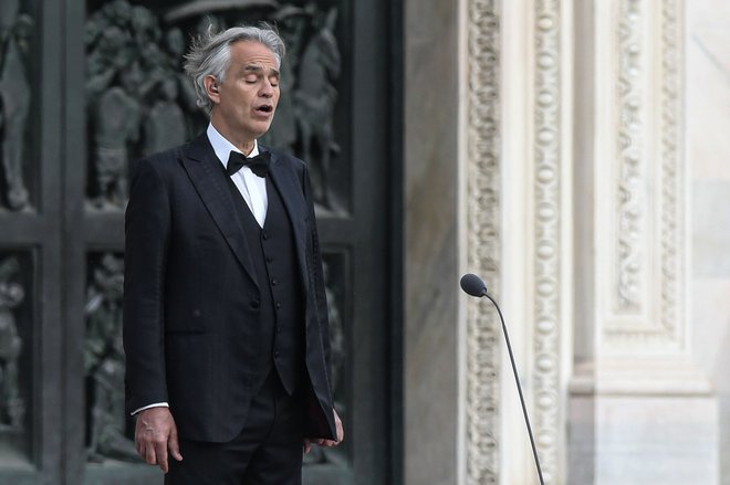 Andrea Bocelli je&nbsp;za veliko noč milijone ljudi po svetu navdušil z neposrednim prenosom koncerta iz prazne milanske stolnice. FOTO: Piero Cruciatti/AFP