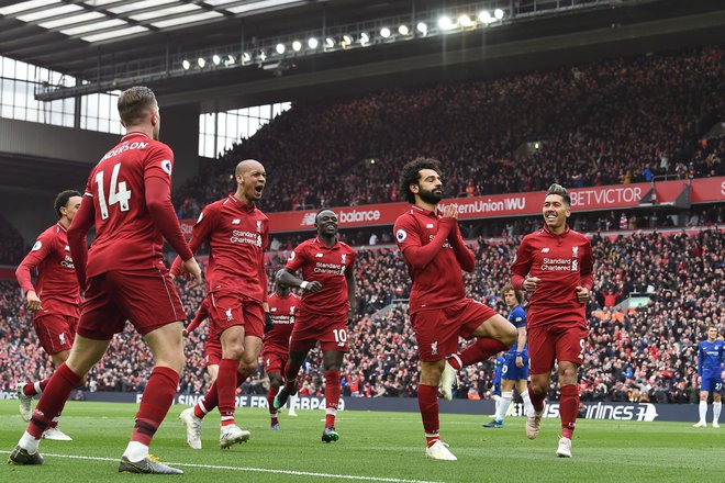 V Angliji že odštevajo dneve do nadaljevanja nogometnega prvenstva, Liverpool pa do prvega naslova po 30 letih. FOTO: AFP