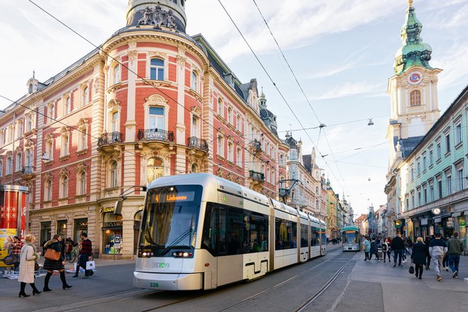 Lep primer optimizacije prometa je Gradec, kjer orodje za analiziranje obiskanosti lokacij in spremljanje tokov gibanja množic uporabljajo na primer za božični sejem. FOTO: Shutterstock