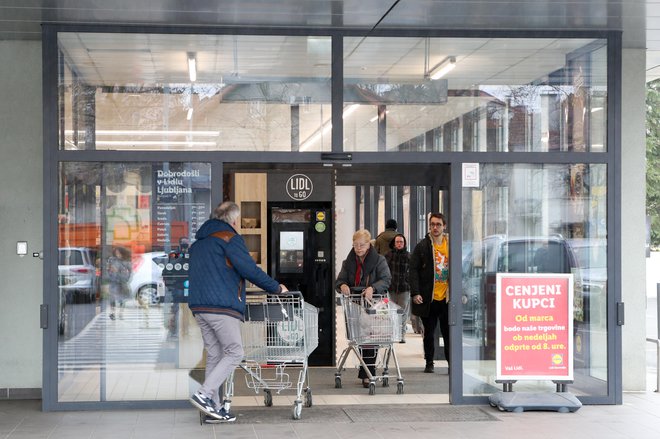 Podobno kot pred 15 leti se bo tudi tokrat postavilo vprašanje, ali je omejitev 200 kvadratnih metrov skladna z ustavo in svobodno gospodarsko pobudo ali pa neenakomerno posega v ustavne pravice trgovcev. Foto: Marko Feist