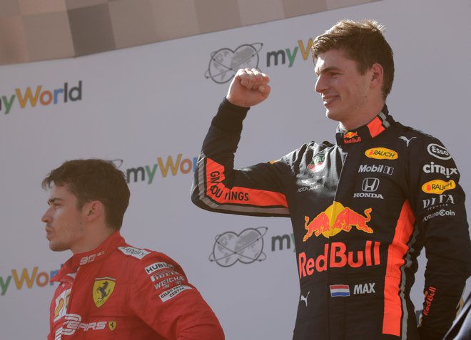 Max Verstappen se je tako veselil lanske zmage v Avstriji, obenem je bil vesel vrnitve formule 1 na Nizozemsko, toda spektakla v Zandvoortu letos ne bo. FOTO: Reuters