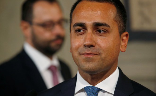 Vodja G5Z Luigi Di Maio pričakuje mesto podpremiera in Viminal, kot Italijani pravijo notranjemu ministrstvu v istoimenski palači, ki je doslej pripadal vodji Lige Matteu Salviniju. FOTO: Ciro De Luca/Reuters