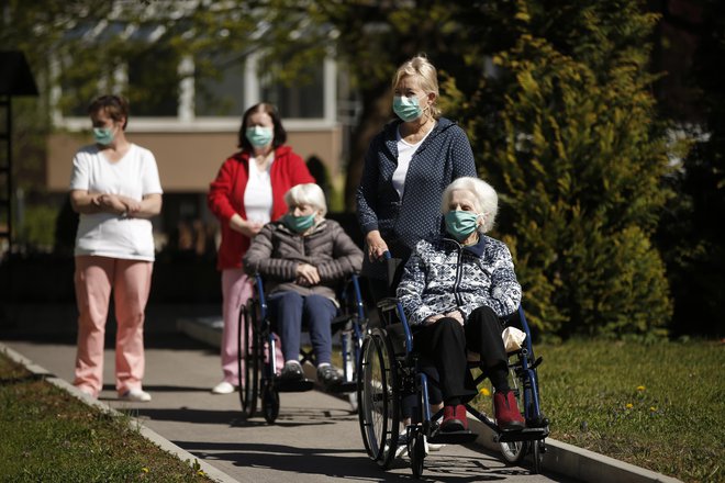 V zadnjem tednu je bilo skupaj na novo sprejetih od 50 do 70 stanovalcev, predvidevajo v skupnosti socialnih zavodov. FOTO: Jure Eržen