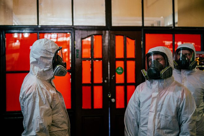 Skupaj je doslej v Rusiji zaradi novega koronavirusa umrlo 4374 ljudi. FOTO: Dimitar Dilkoff/AFP