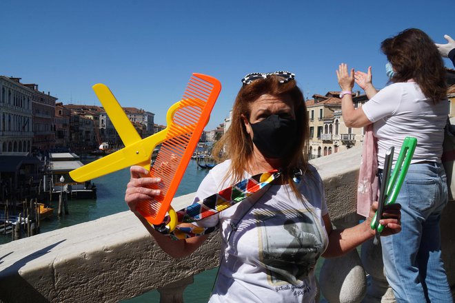 Tri dežele na jugu države – Kampanija, Sardinija in Sicilija – so sicer že zagrozile, da ne bodo dovolile vstopa prebivalcem s severa ali pa da jim bodo odredili karanteno. FOTO: Marco Sabadin/AFP