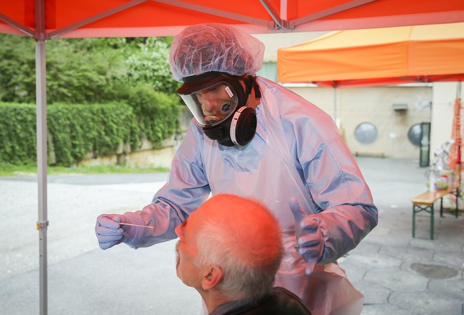 V UKC Ljubljana sicer ni bilo nobenega dodatnega primera okužbe.&nbsp;FOTO: Jože Suhadolnik/Delo