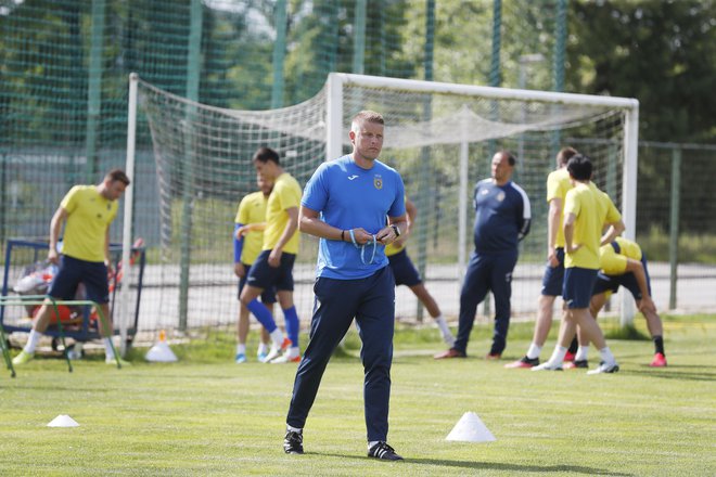 Trener Domžalčanov Andrej Razdrh stopnjuje formo svojih nogometašev. FOTO: Leon Vidic